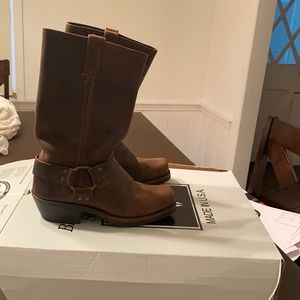 Brown leather LIKE NEW Frye boots